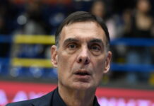 Μπαρτζώκας για το φραστικό επεισόδιο με οπαδό: Μου προκαλεί αηδία να με βρίζει χυδαία ένας μεγάλος σε ηλικία άνθρωπος, με τρία-τέσσερα παιδάκια δίπλα του bartzokas 2 1200x630.jpg