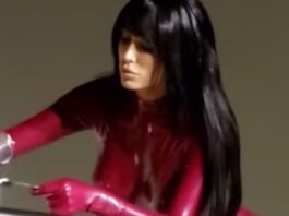 Το πιο τρελό πρότζεκτ της Μπιάνκα Σενσόρι στη Νότια Κορέα: Εμφανίζεται με λάτεξ κορμάκι και κάθεται σε «ανθρώπινα έπιπλα» biaca 1200x630.jpg