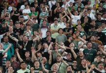 Σέλτικ: Οπαδοί αποδοκίμασαν και πέταξαν αντικείμενα στον νέο προπονητή της ομάδας celtic fans ap 1200x630.jpg