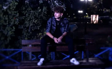 chris gi to gelasto paidi.webp.webp