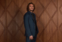 Στέφανος Τσιτσιπάς: Τα φιλιά στη νέα του σύντροφο κι ας κινδυνεύει με απείθεια αφού δεν έχει παραδώσει το δίπλωμα οδήγησης στις Αρχές d6519df2a512d24b4c68d79b71920db0 L.jpg