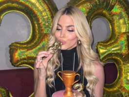 Βάλια Χατζηθεοδώρου: Ο στρίπερ που «εισέβαλε» στο πάρτι γενεθλίων της και της χόρεψε… προκαλώντας χαμό! db2d21ae6fe8c878165ce000c50b4ba0 L.jpg