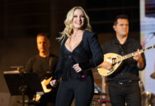 Τρελάθηκε η Πέγκυ Ζήνα όταν είδε τρίχρονη να σβήνει Birthday cake στον εξώστη του Mezzo Athens dbd0e320a90ec1a31f1d00105717440c L.jpg