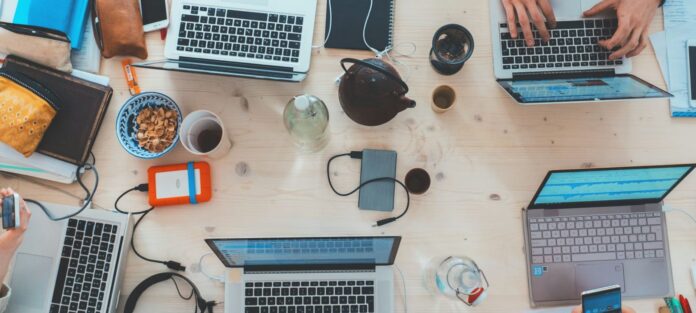 eleutheroi epaggelmaties 1.jpg