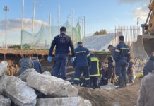 Νάξος: Εργατικό ατύχημα με δύο ελαφρά τραυματίες – Υποχώρησαν κάγκελα και έπεσαν σε τάφρο ergatiko naxos 4 1200x630.jpg