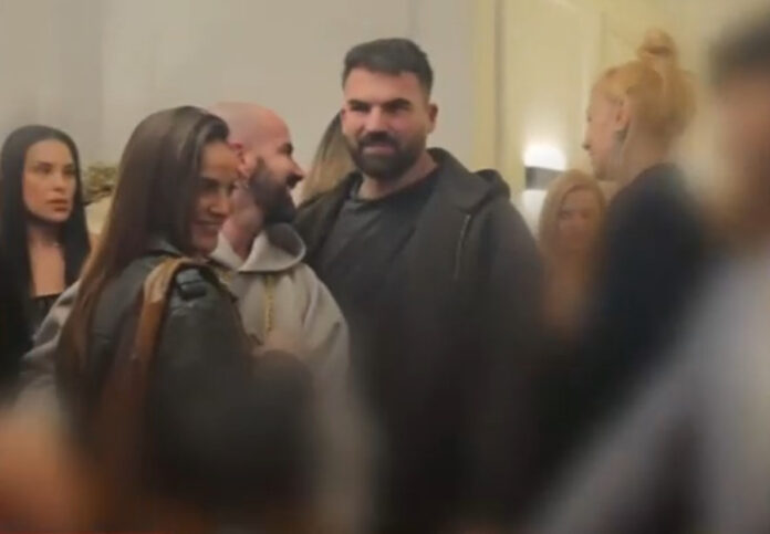 f6e98bd0736b98b667dc26e371fa8c2d L.jpg