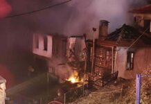 Φωτιά στο Ανήλιο Μετσόβου: Κάηκαν δυο σπίτια, απεγκλωβίστηκε μια ηλικιωμένη fwtia metsovo 1200x630.jpg