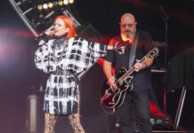 Σίδνεϊ: Το συγκρότημα Garbage βγήκε στη σκηνή παρά την τρομοκρατική πολύνεκρη επίθεση στην παραλία Μπόντι garbage 1200x630.jpg