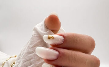 gold almond nails 869x1024.jpg