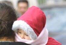 «Προσοχή στις βαριές λοιμώξεις στις γιορτές» λένε οι πνευμονολόγοι – Πόσο προστατεύει το φετινό αντιγριπικό εμβόλιο gripi paidi eurok 1200x630.jpg