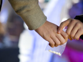 Μαθητές διακινούσαν κοκαΐνη και χασίς μέσα σε σχολείο στα βόρεια προάστια – 12 συλλήψεις, ανάμεσά τους και ενήλικοι istock 167156542 1200x630.jpg