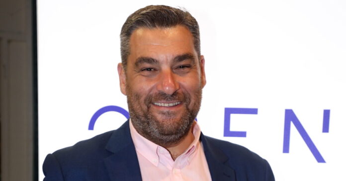 manos niflis 1 1200x630.jpg