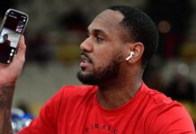 Ο Μόντε Μόρις πήρε βιντεοκλήση τη μητέρα του και της έδειξε το ΣΕΦ στο Ολυμπιακός – Βαλένθια morris 5 1200x630.jpg