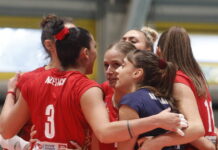 Ο Ολυμπιακός καταγγέλλει επίθεση οπαδών του Παναθηναϊκού πριν το ντέρμπι του βόλεϊ γυναικών olyvolley 1 1200x630.jpg