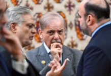 «Ντου» στο τετ α τετ Πούτιν και Ερντογάν έκανε ο πρωθυπουργός του Πακιστάν – Τον έστησε 40 λεπτά ο Ρώσος πρόεδρος pakistan prime minister reuters 1200x630.jpg