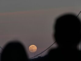 Δραματική έκκληση σε 18 εκατ. Αμερικανούς στη Νότια Καλιφόρνια: «Μείνετε στα σπίτια σας» – Τοξικός αέρας «πνίγει» πόλεις και απειλεί ζωές people 1200x630.jpg