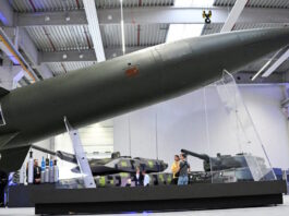 Η γερμανική βιομηχανία όπλων εύχεται καλά Χριστούγεννα με ημερολόγιο σε σχήμα άρματος μάχης rheinmetall 10122025 1200x630.jpg