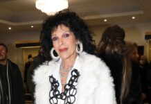 Σοφία Βόσσου: «Ο Βασίλης Καρράς δεν ήταν διασκεδαστής, ήταν ο καλλιτέχνης που άγγιξε την ψυχή όλου του κόσμου» sofia vossou 1200x630.jpg