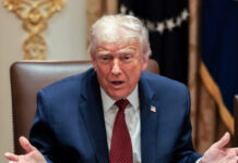 Ο Ντόναλντ Τραμπ κατηγορεί για «προδοσία» τα ΜΜΕ που ασχολούνται με την υγεία του: «Κανείς δεν εργάζεται όπως εγώ» trump white house reuters 1200x630.jpg