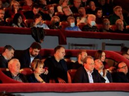 Η πλευρά Τσίπρα απαντά στα σχόλια για τον εξώστη: Προσπαθούν να πετάξουν «τη μπάλα στην εξέδρα», το θέμα δεν είναι οι ηγεσίες tsiprasvivlio exostis3 1200x630.jpg