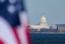 Ο Αμερικανός πρεσβευτής στο ΝΑΤΟ αμφισβητεί τα περί ουκρανικής επίθεσης στο σπίτι του Πούτιν usa flag 1200x630.jpg