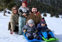 Πανταζή- Τσάκαλος: Με τρία νήπια στο χιονοδρομικό! Ατρόμητοι 09a04235eac345df1def47abf9c526cd L.jpg