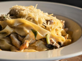 Ζυμαρικά με μανιτάρια & λάδι τρούφας (σε 10 λεπτά) 1589567498748.jpg