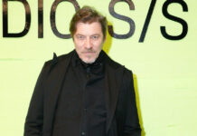 8e804dd77eac7512bdc85185abc14357 L.jpg