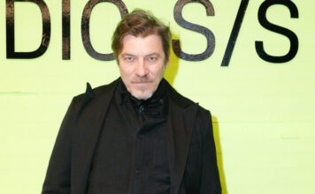 8e804dd77eac7512bdc85185abc14357 L.jpg