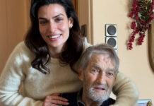 9233ef0c38147ecf1b88e2765c2ce2ae L.jpg