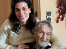 9233ef0c38147ecf1b88e2765c2ce2ae L.jpg