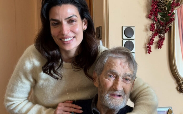 9233ef0c38147ecf1b88e2765c2ce2ae L.jpg