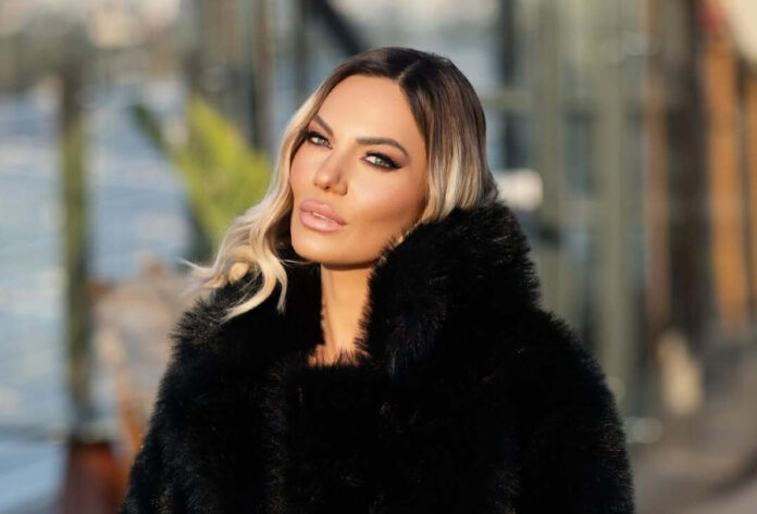 99e01b3feb9d807254c215674a1d32ce L.jpg