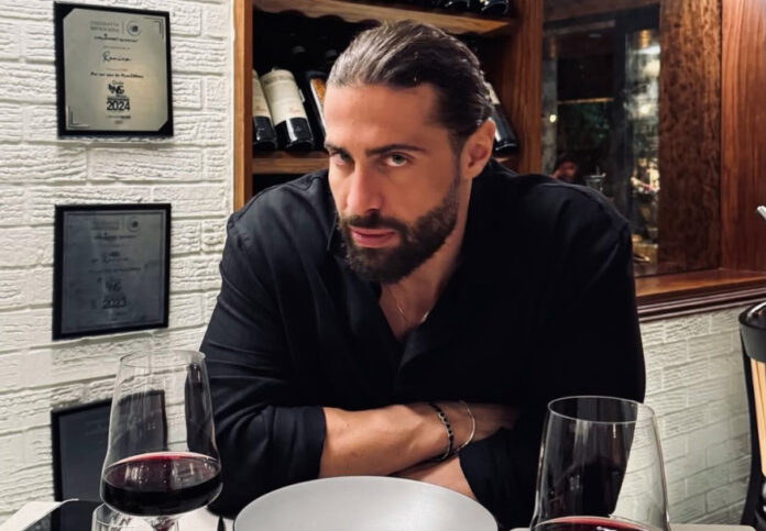 9b27c809c55a4d3edff554dcb2c4ebcd L.jpg