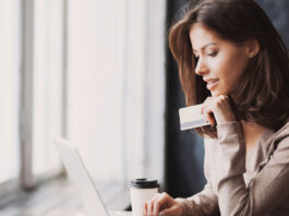 Skroutz: Αυξημένες οι ηλεκτρονικές αγορές των Ελλήνων καταναλωτών το 2025 Ilektronikes Agores.jpg