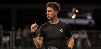 Kokkinakis ape1.jpg