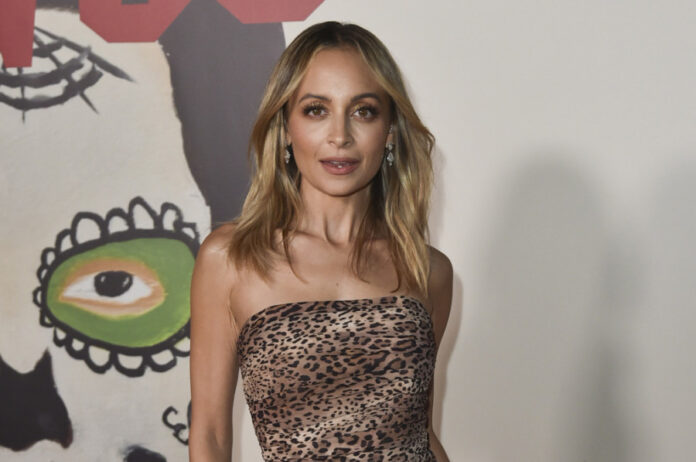 a9ddb6885c4269c23ff9d918e84a595c L.jpg