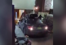 Νέα Υόρκη: Αυτοκίνητο έπεσε σε είσοδο συναγωγής – Συνελήφθη ο οδηγός, κατηγορείται για έγκλημα μίσους aftokinito nea yorki sunagwgh 1200x630.jpg