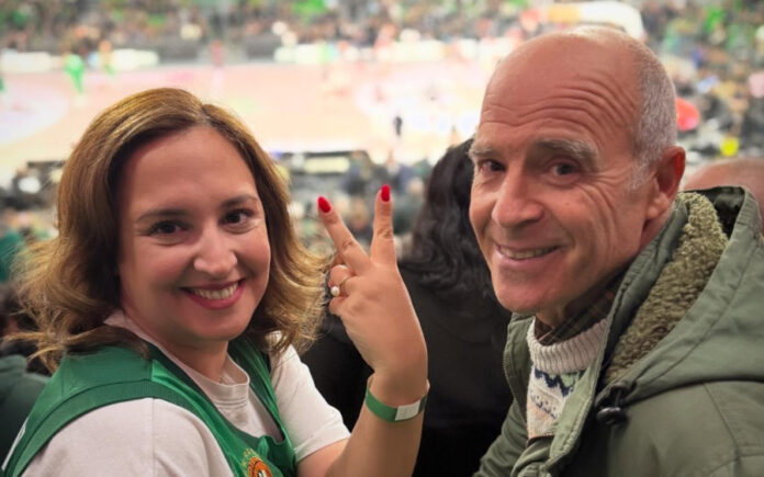 cbbc917b4eb6763f3ff04cc69058bb7f L.jpg