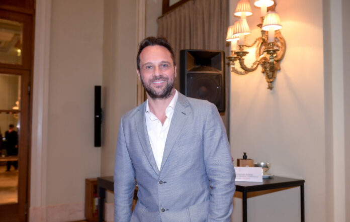 ccdee460156c72eba7824061ec9349d5 L.jpg