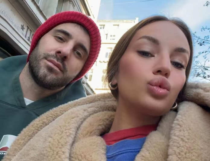 d6b4a0487302b9f35249936ad840a4c8 L.jpg