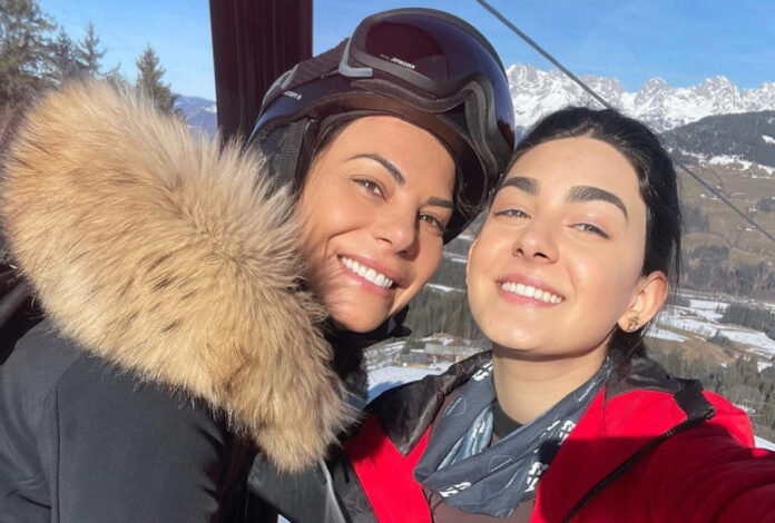 da93fec092e7c58db7c1343728663cfe L.jpg