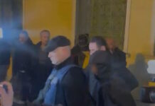 Σέρρες: Δίωξη για ανθρωποκτονία από πρόθεση στον 15χρονο για το ξύλο μέχρι θανάτου στον 17χρονο – Φίλοι του δράστη έξω από τα δικαστήρια dikastiria 3 1200x630.jpg