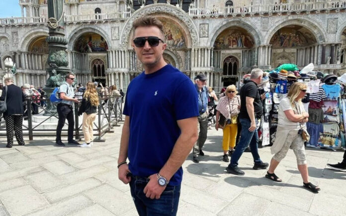 e3f2f04665619d9db1fc9a86e8df299e L.jpg