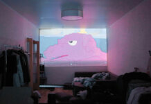 Το πιο απλό home hack: Κάνε το κινητό σου «προτζέκτορα» με ένα ποτήρι και αλουμινόχαρτο eb06b753b4729d5af3fd7a6bb12619a2 L.jpg