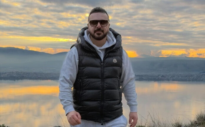 ee6a764c772786bb0a96594f33a14534 L.jpg