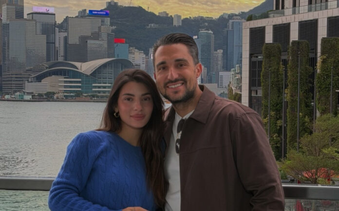 f1a4ab57411a1b1e8e2e4a4471b6c09a L.jpg