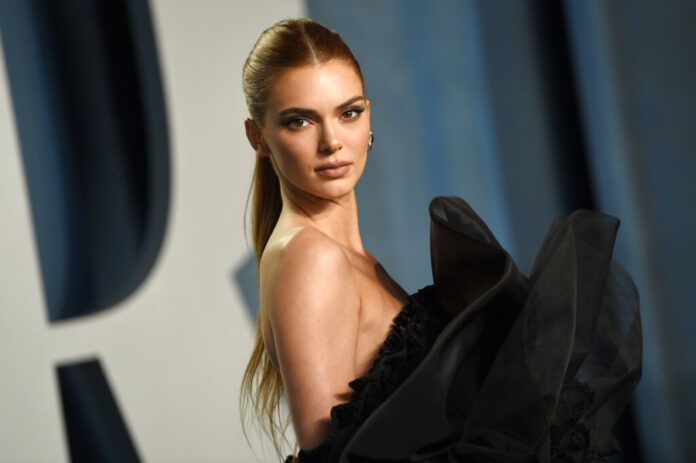 fb4e294279cadad9b9adfc9b2e579741 L.jpg