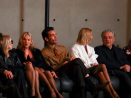 Η Κέιτ Μος στο Παρίσι με σέξι δερμάτινη φούστα και μαύρο lingerie kate moss 1200x630.jpg