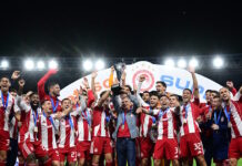 Ολυμπιακός: Ρέτσος και Μεντιλίμπαρ σήκωσαν το Betsson Super Cup, η απονομή του τροπαίου στους Πειραιώτες μετά τη νίκη με 3-0 κόντρα στον ΟΦΗ olympiakos aponomi eurokinissi 1200x630.jpg